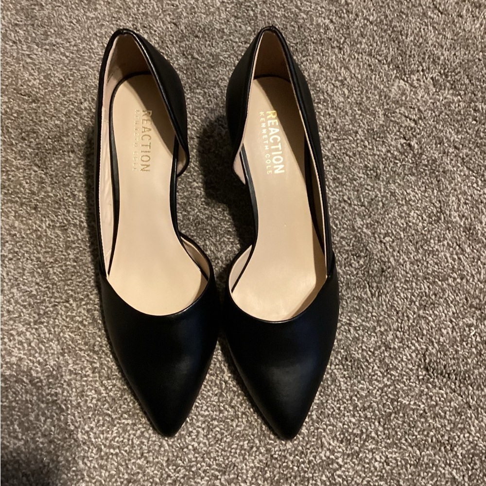 Reaction Kenneth Cole Black Pointed Toe D'Orsay Pumps